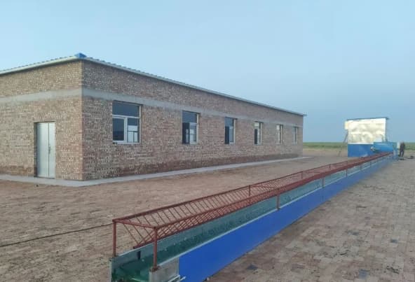 自動飼喂機(jī)